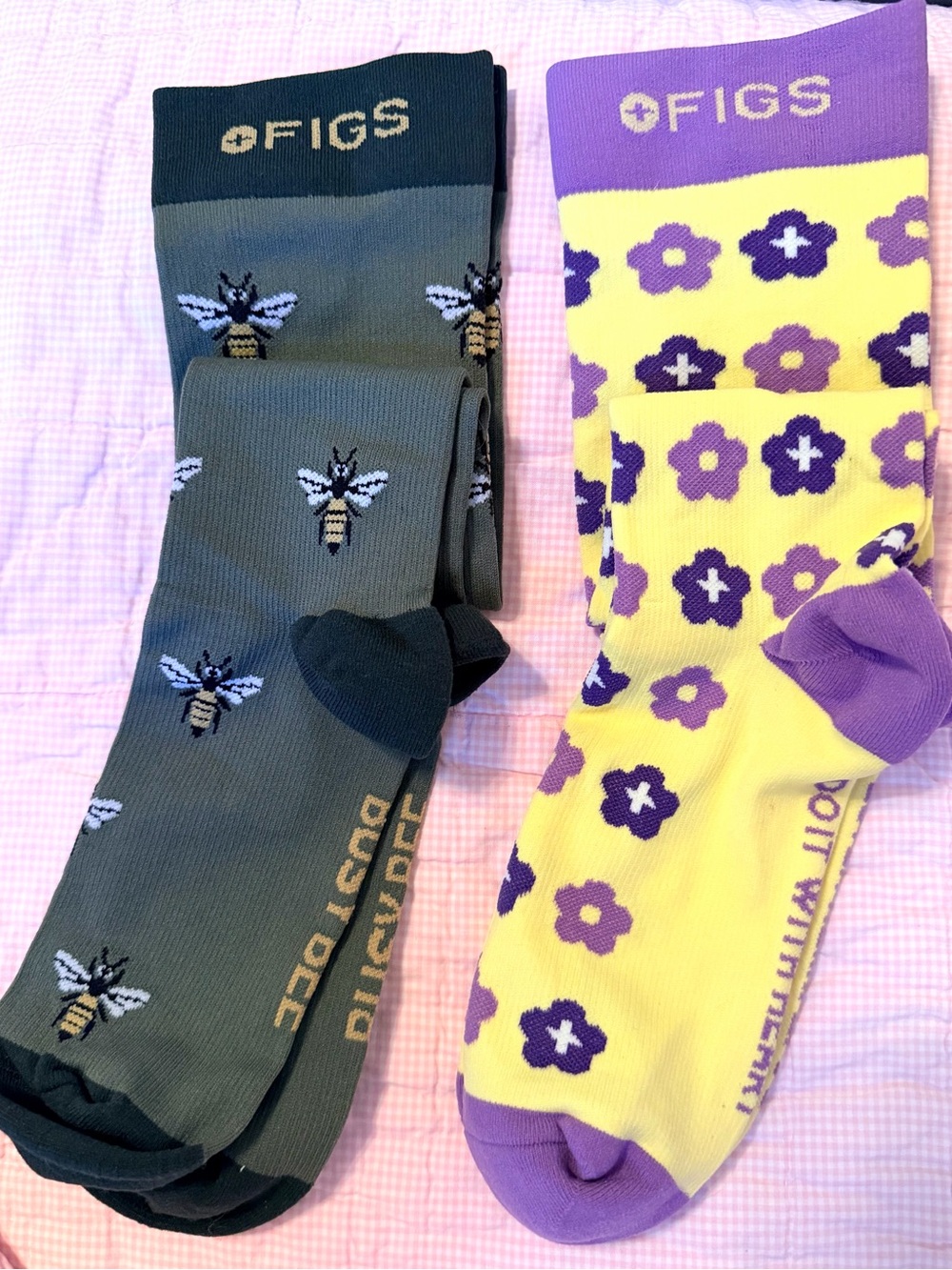 FIGS Honeybee  Moss & Daisy Yellow Compression  Socks 2-pack Size M, NWOT